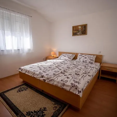 Apartament Apartment Pecolaj Vir