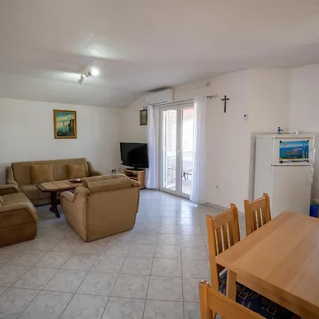 Apartment Pecolaj